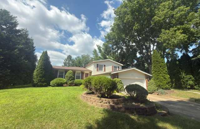 Updated 4-Bedroom Home Near Meadowbrook Park with Attached 2-Car Garage Gallery 1