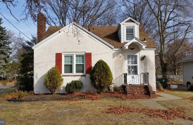 325 W HIGH STREET - 325 West High Street, Clayton, NJ 08312