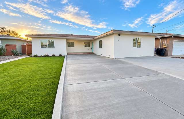 Renovated in 2025,  6 bed house on 63rd! Gallery 1