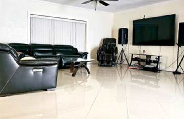 6410 KIMBERLY Boulevard, North Lauderdale, FL 33068 Gallery 4