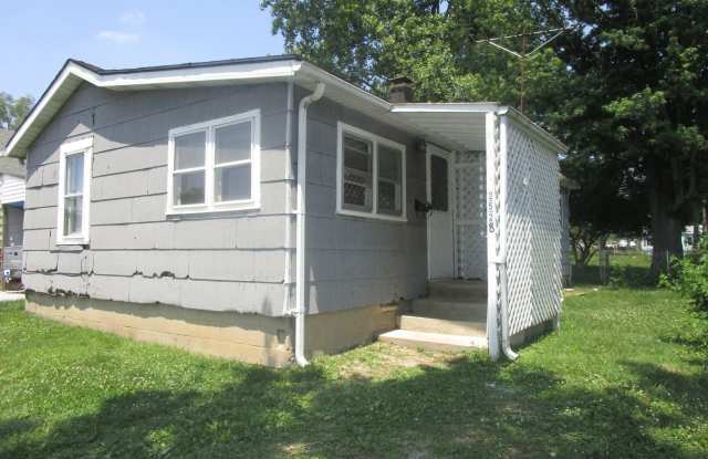 2528 W Memorial - 2528 West Memorial Drive, Muncie, IN 47302