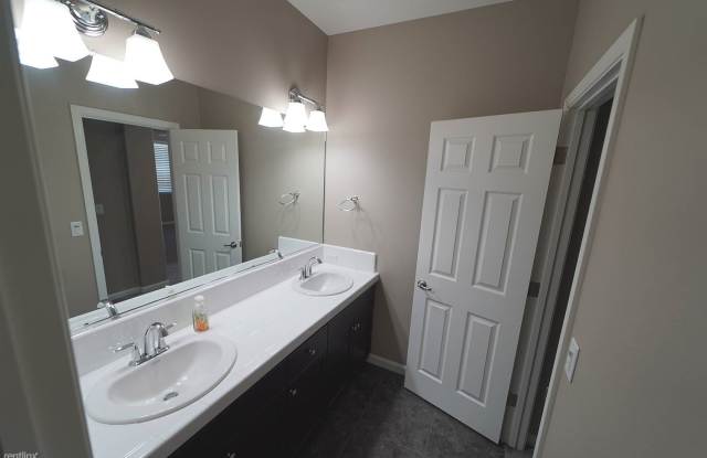 6146 W Bennington Dr Gallery 4