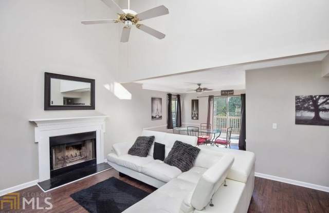 3764 Laurel Green Gallery 2