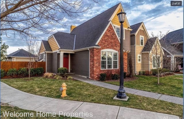 1096 SE Garrison Village Way - 1096 Garrison Village Way, College Place, WA 99324