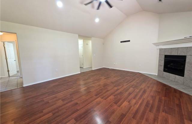 1703 Lawrence Avenue Gallery 3
