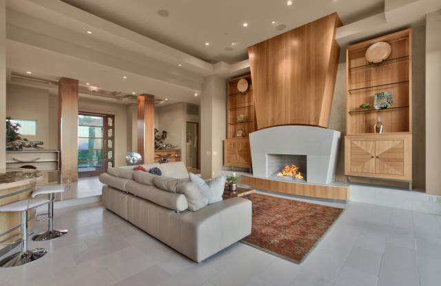 9232 N VISTA VERDE Court Gallery 3