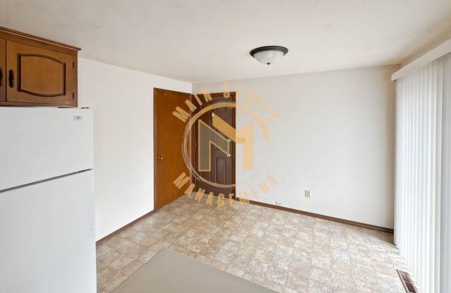 2-Bedroom Duplex in Green Bay – Spacious Yard & Garage! Gallery 4