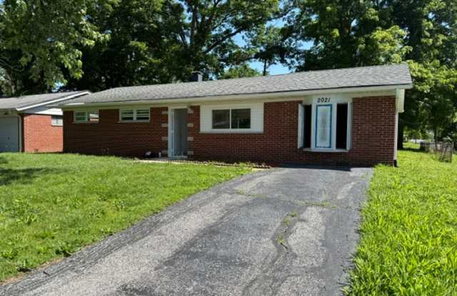 For Rent Four Bedroom and One and a half Bath Gallery 1