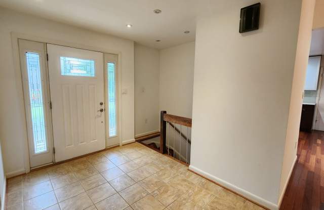 5 BR Near Ft. Belvoir and Historic Mt. Vernon Gallery 4