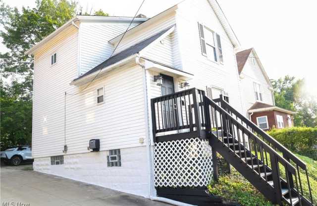 240 E Miller Avenue Gallery 2