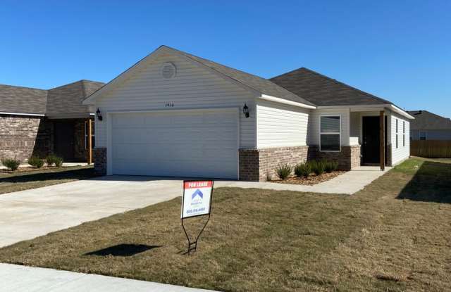 Cozy Up & Bake This Fall!! Sign by 10/15 & Get a KitchenAid Mixer + $250 Visa Gift Card! | 3-Bedroom Home in Faulkner Crossing Gallery 4