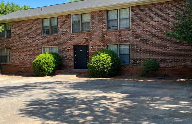 2BR/ 2Bath on Eastside! Available end of July 2026 Gallery 3