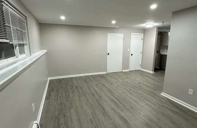 58 N Paul St  - 2 photos photos