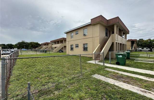 4725 NW 33rd Ave photos photos