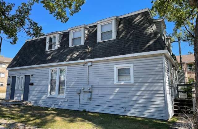 8 Person House Blocks From Chauncey Village and Campus Bars!! Gallery 1