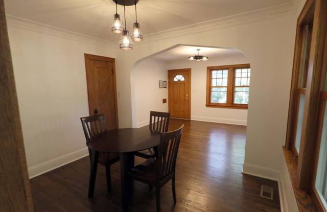 203 E Diamond Lake Road Gallery 4