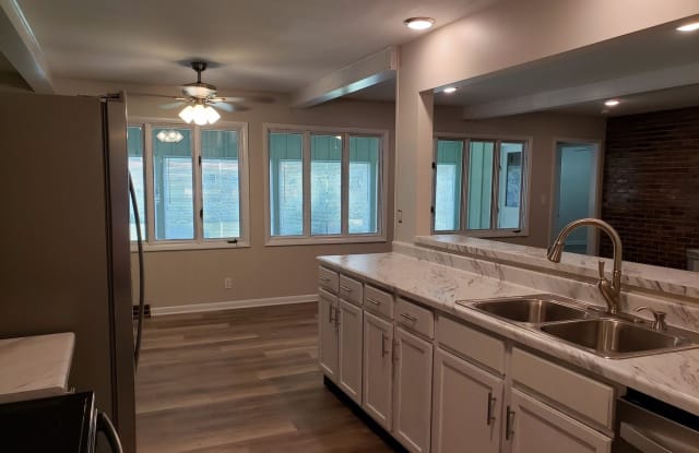 645 W. Sylvania - 645 West Sylvania Street, Springfield, MO 65807