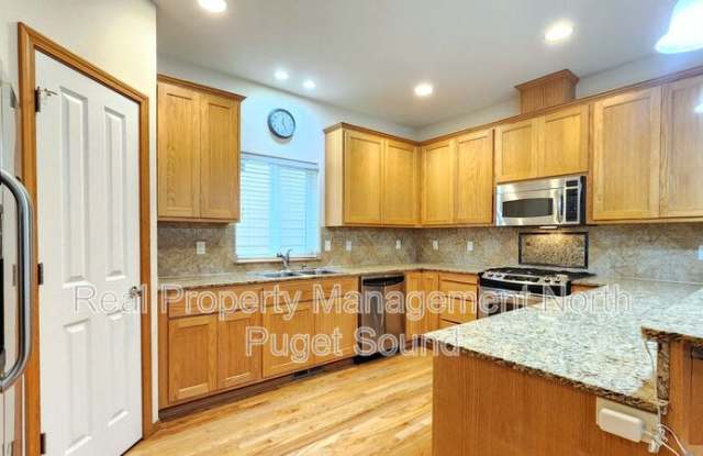 7332 Olympic Dr - 7332 Olympic Drive, Everett, WA 98203