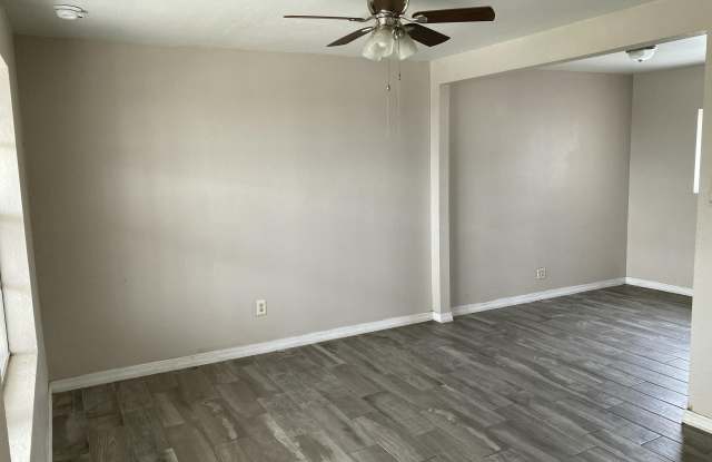 2927 MOBILE Avenue Gallery 2