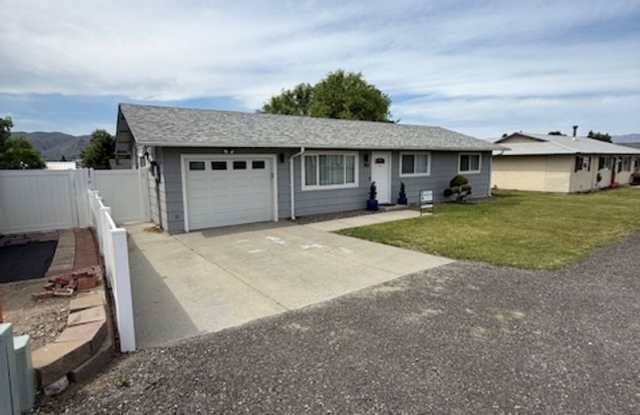 Charming 3-Bedroom Home in East Wenatchee photos photos