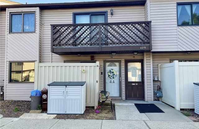 4219 Amboy Rd Apt 4B Gallery 1