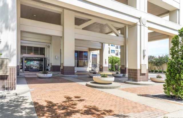 1 Riverpointe Plaza Gallery 3