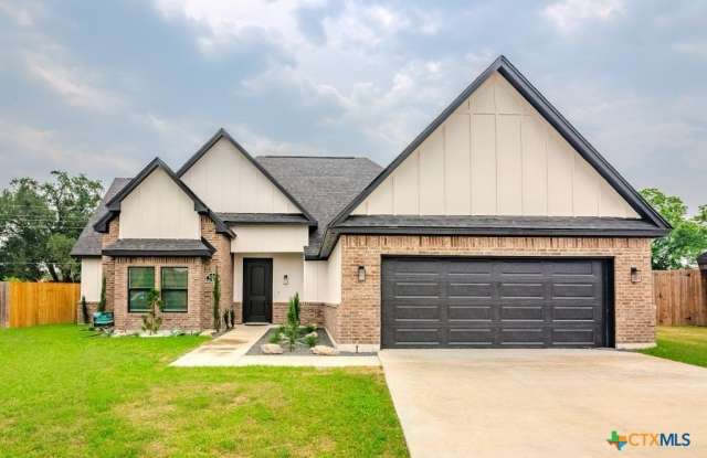 109 Luke Court - 109 Luke Court, Victoria, TX 77904