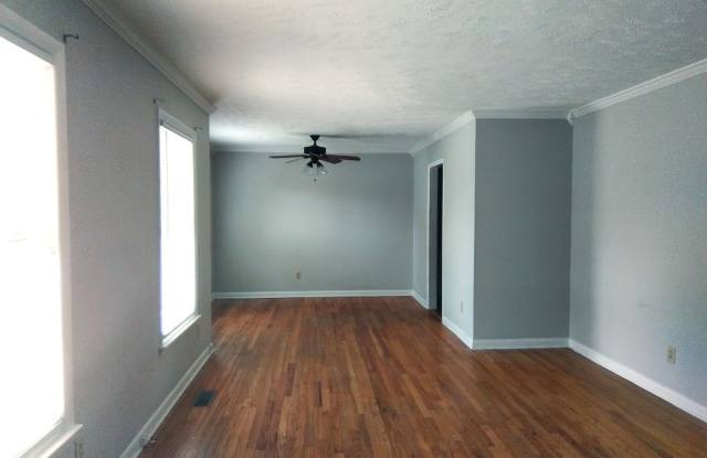 3 bedroom 2 bathroom in Lagrange!!  Hardwood floors! Minutes from Base! Gallery 4