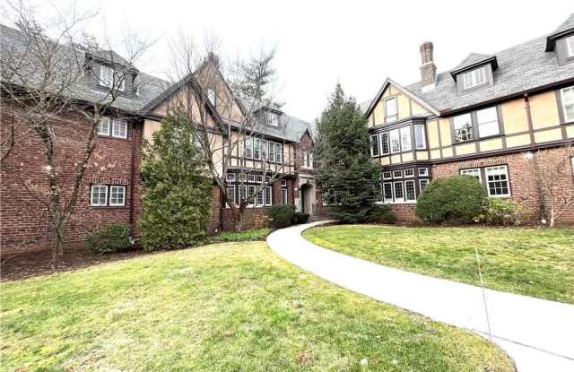470 Whitney Avenue Gallery 2
