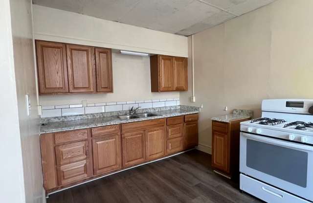 114 1/2  S Queen St photos photos