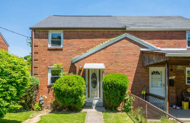 AVAILABLE OCT 1ST! DON'T MISS THIS RENOVATED 2-BEDROOM, ONLY 15 MINUTES TO DOWNTOWN! photos photos