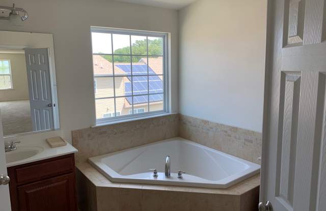 3678 Glouster Drive - 1 Gallery 4