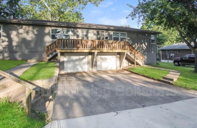 1903 S Crescent Ave - 1903 South Crescent Avenue, Independence, MO 64052