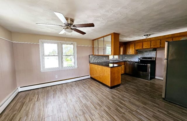 189 Bracken St - 189 Bracken Street, Cranston, RI 02920