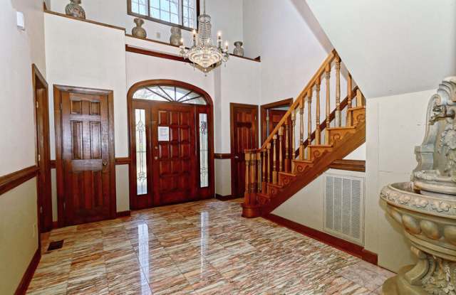 10121 Balmoral Circle Gallery 3