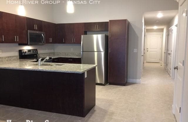 9315 N Robinhood Ave - 9315 North Robinhood Avenue, Kansas City, MO 64154