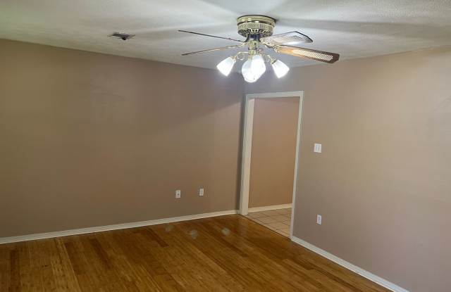 3 Bed 2 Bath Duplex Gallery 3