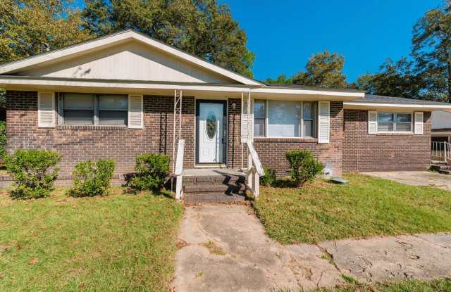 $1,300 - 3 bed/2 bath house for rent in Fleming Heights, with fully fenced yard! photos photos