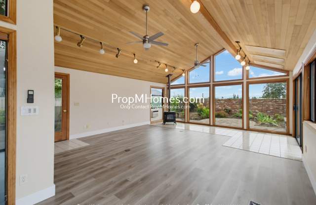 Spacious Three Bedroom Home in Desirable Charbonneau! photos photos