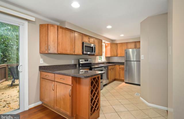 4301 SANGAMORE ROAD Gallery 2