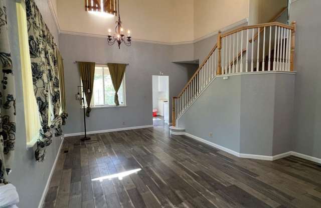 1889 Cambridge Hills Court Gallery 4