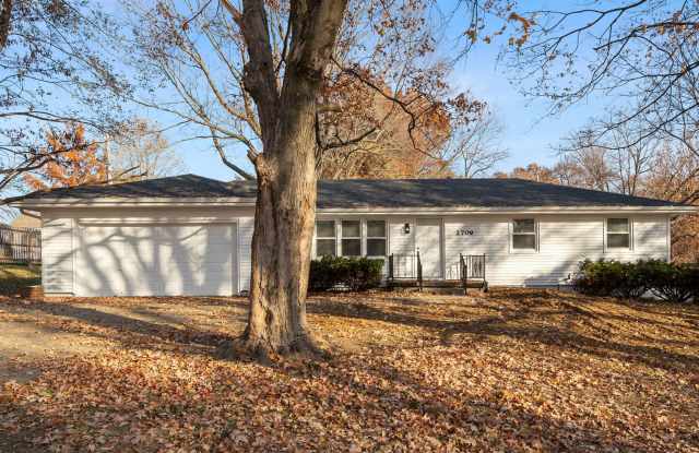For Rent – Beautifully Renovated 4 Bedroom, 2 Bath Home - 2709 South Cedar Crest Drive, Independence, MO 64055
