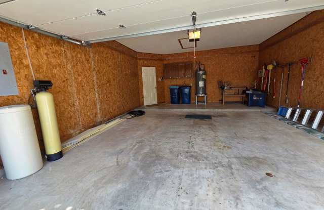 FOR LEASE!! Great location! Gallery 4