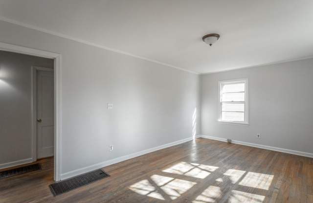 1903 East 27th Street Gallery 3