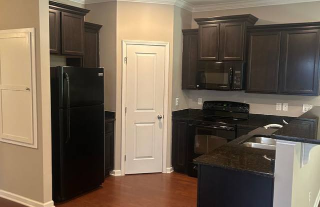 Simpsonville - 3 / 2.5, 2.100  SF Gallery 3