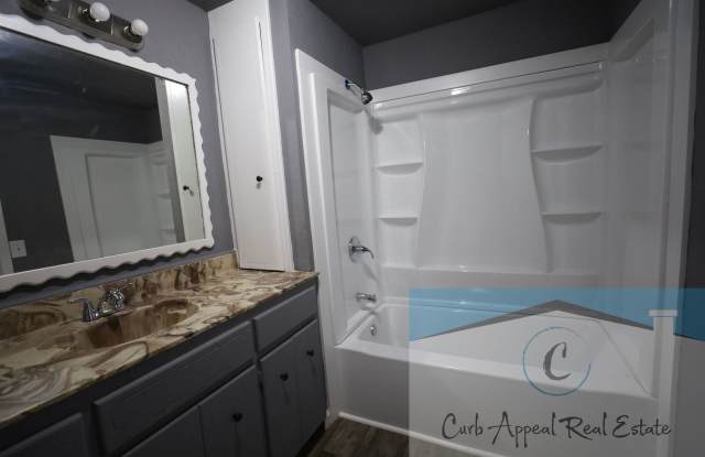 Charming 2 Bed, 1 Bath Home – Lake City! Gallery 3