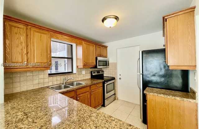 2320 S Cypress Bend Dr Gallery 3