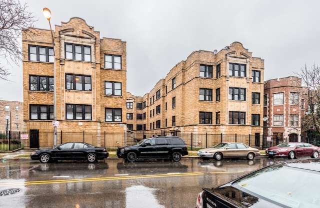 5556 W Jackson Gallery 1