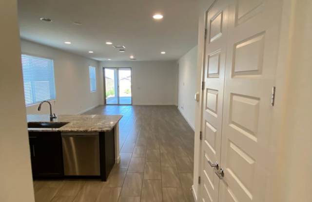 2216 W Dunbar DR, Phoenix, AZ 85041 Gallery 3