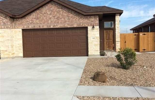 LUXURY TOWNHOME LOCATED IN PECAN PARK, BASTROP, TEXAS! photos photos